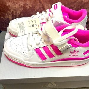Girls adidas Forum Low Sneaker